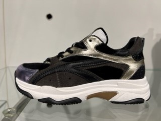 Giga Sneaker