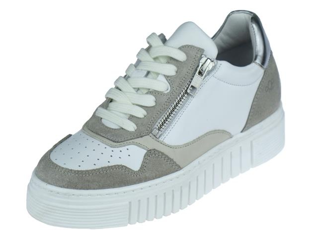 AQA Sneaker