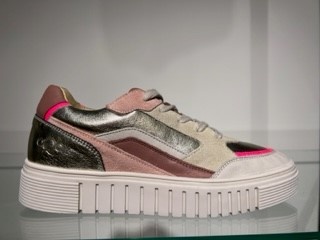 AQA Sneaker