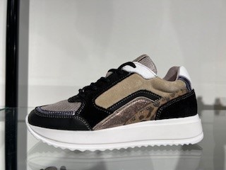 Giga Sneaker