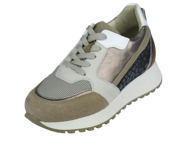 AQA Sneaker
