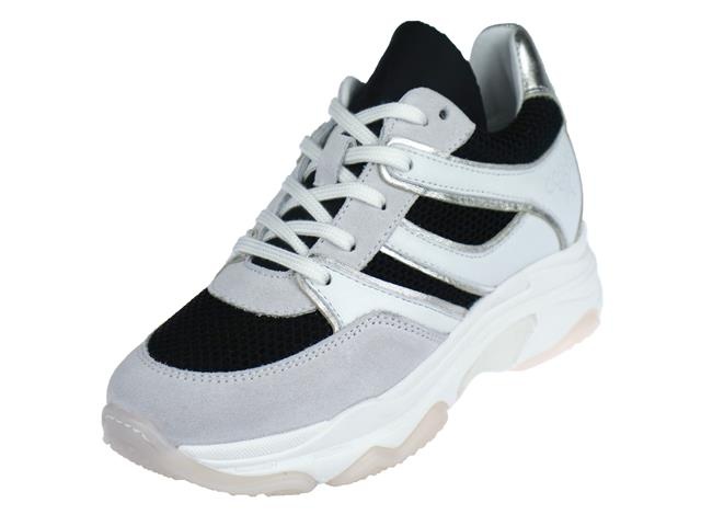 Giga Sneaker