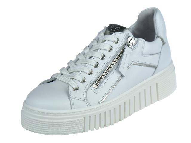 AQA Sneaker